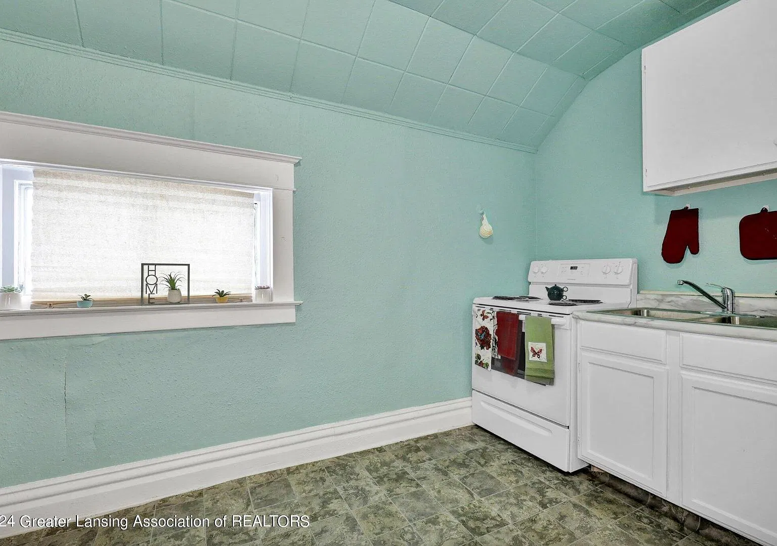 1107 Hickory St - Upper — Photo 1