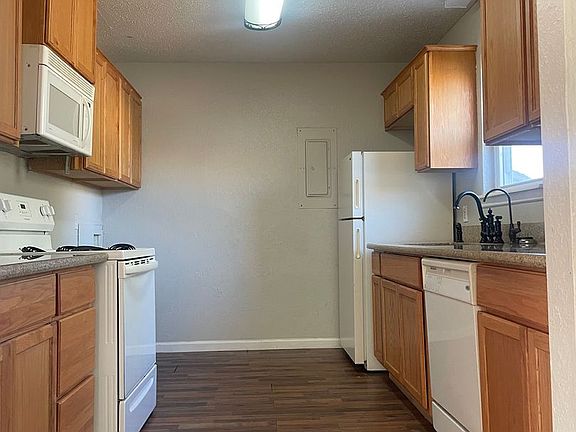 5th image of 9242 Belton Ave