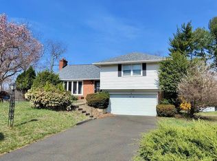 7752 Clements Rd, Wyncote, PA 19095
