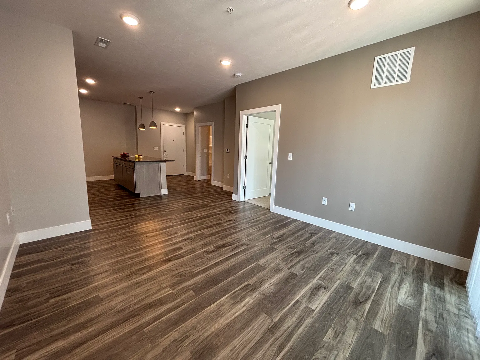 2 bed, 1175 sqft, $1,700 — Photo 4