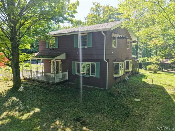 2769 S Roberts Rd, Forestville, NY 14062