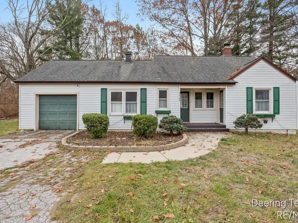 5549 Airline Rd, Fruitport, MI 49415