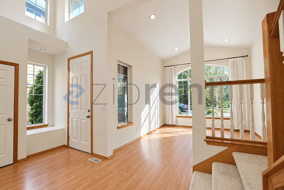 5 bed, 2.5 bath, 3130 sqft, $3,800 — Photo 4