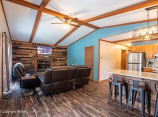 3229 Beech Ridge Dr, Pocono Summit, PA 18346