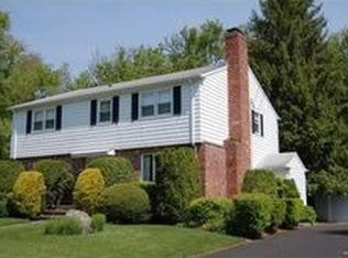 17 Ricketson St, Dartmouth, MA 02747