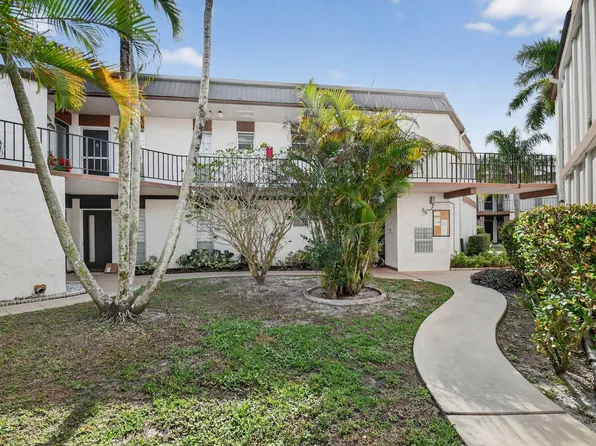 4 N Greenway Vlg Village N #206, Royal Palm Beach, FL 33411
