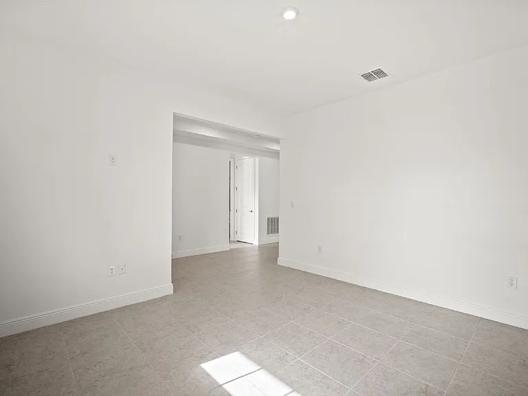 6185 Moonrise Dr — Photo 42