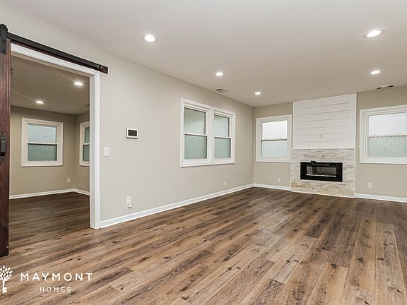 5th image of 905 King Dr SE