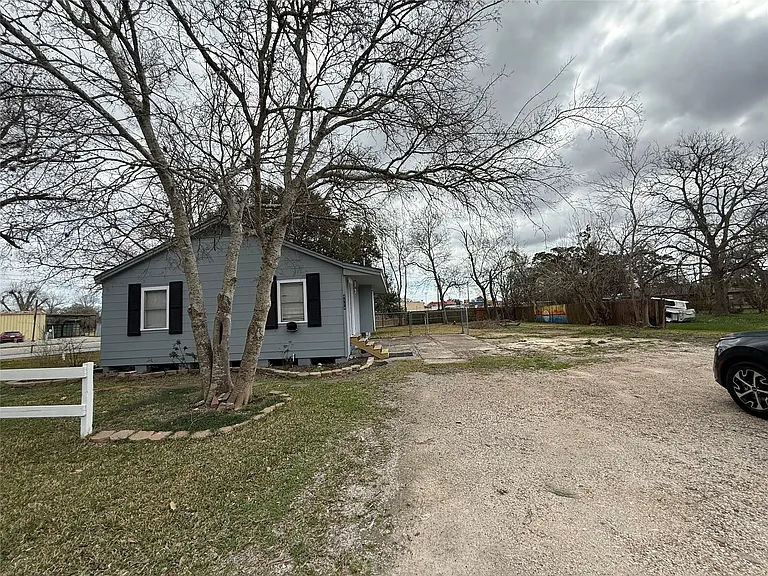 4114 Victoria Ave — Photo 3
