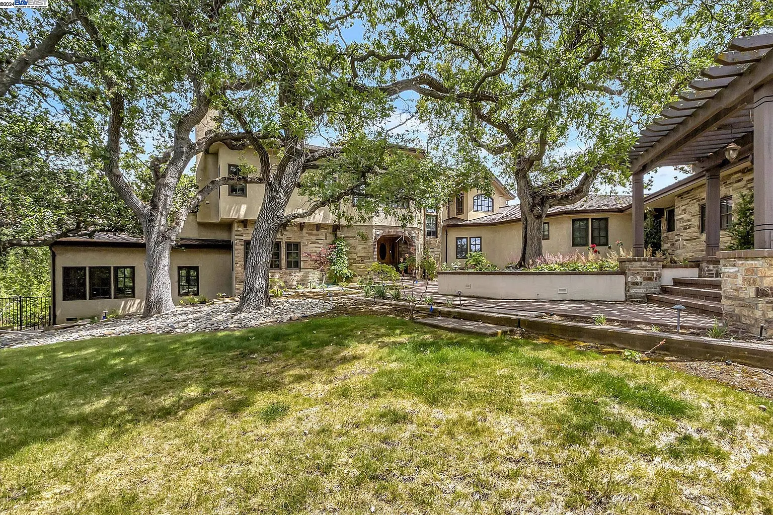 331 Santa Rosa Dr photo 1