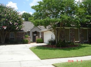 3988 Meadow Ridge Dr, Baton Rouge, LA 70817