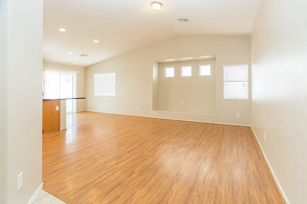 3 bed, 2.0 bath, 1374 sqft, $2,800 — Photo 2