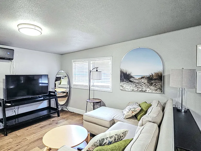 2227 Washington Ave — Photo 1