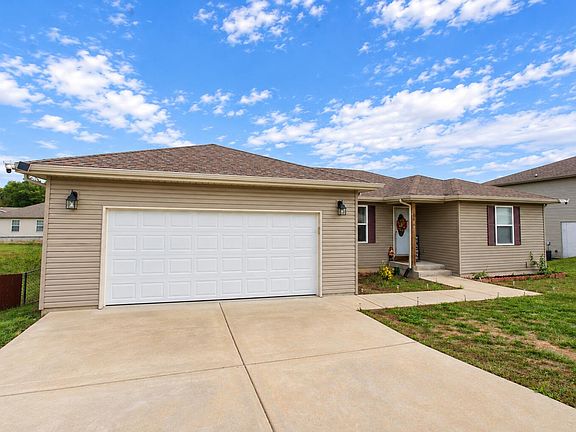 2nd image of 325 Echo Valley Circle