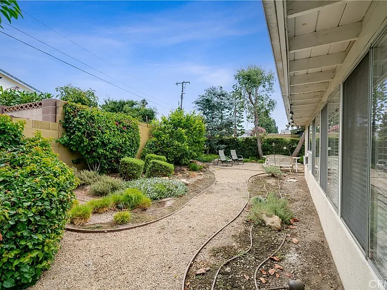 1019 E Walnut Ave — Photo 37