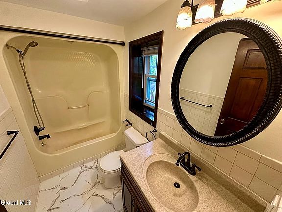 3rd image of 229 Middletown Rd #1
