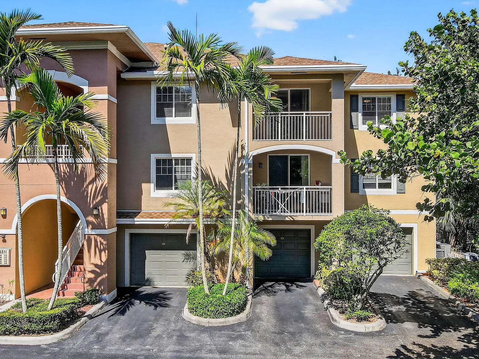 6511 Emerald Dunes Dr — Photo 1
