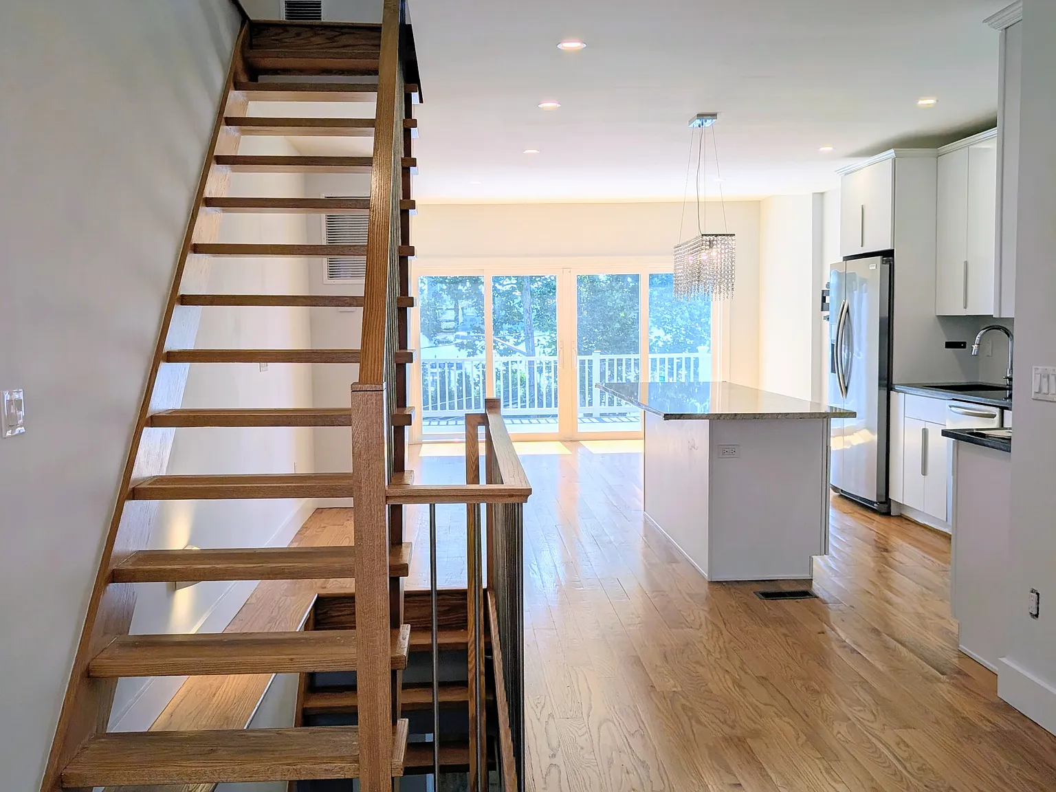 4 bed, 3.5 bath, 2500 sqft, $5,900 — Photo 4