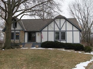 1123 NE Clubhouse Ct, Lees Summit, MO 64086