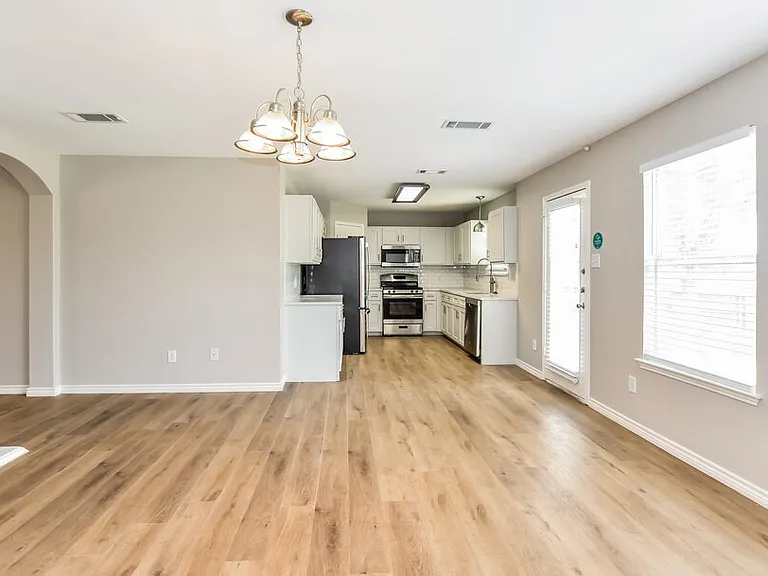 1401 Buckingham Dr — Photo 8