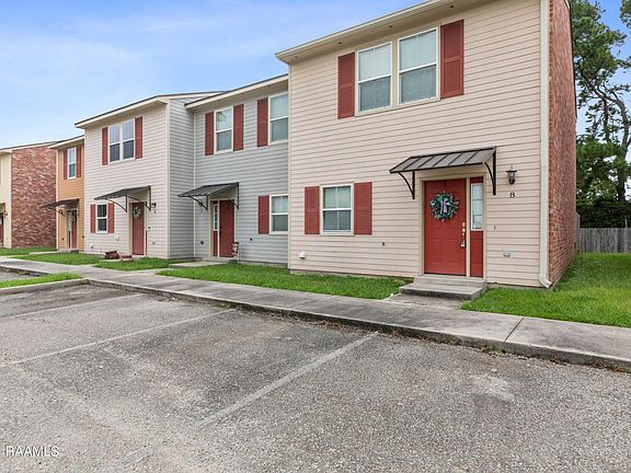 3rd image of 8 Townhouse Cv