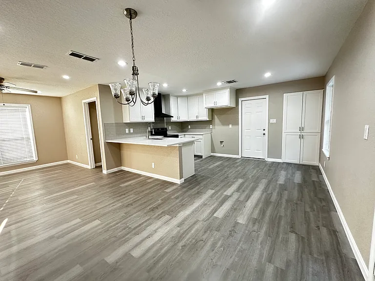 8426 Glen Ct — Photo 18