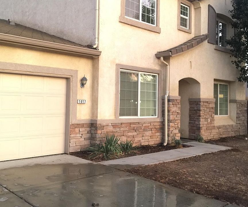 1st image of 1017 W Minaret Pl