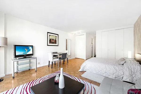 Rented by Keller Williams NYC | media 24