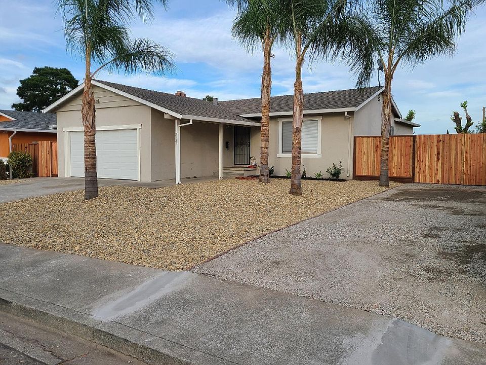 1st image of 2949 N Francisco Way
