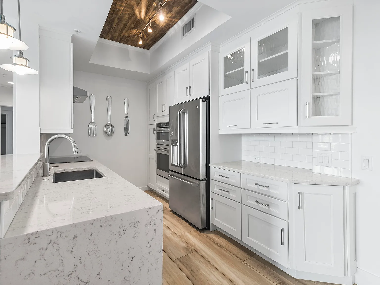 3 bed, 2.5 bath, 1575 sqft, $7,000 — Photo 4