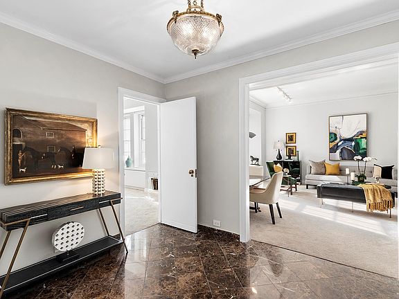 4th image of 2 E 61st St #10013