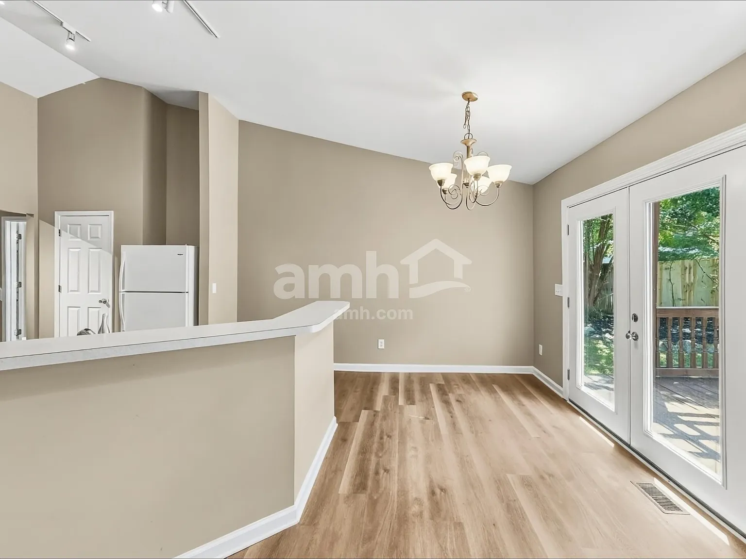 4 bed, 3.0 bath, 2408 sqft, $2,585 — Photo 4