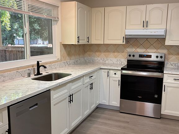 3rd image of 4509 Harbor Ln