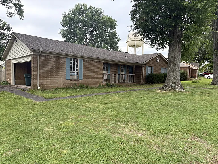 8520 Greenbrook Pkwy — Photo 2
