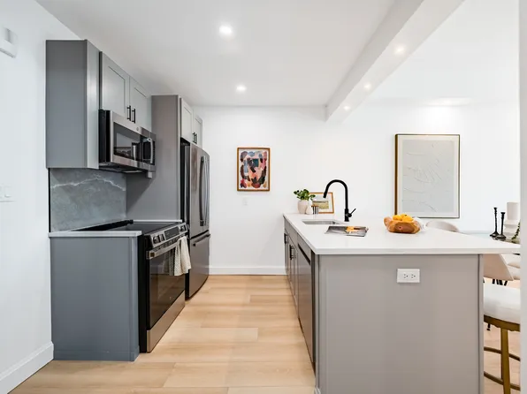 21-07 Astoria Boulevard image 4 of 9