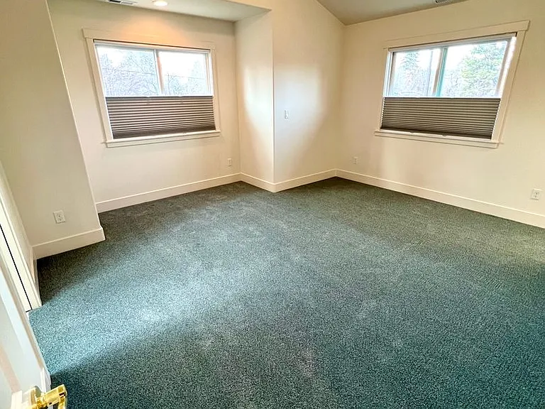 699 NW Florida Ave — Photo 10