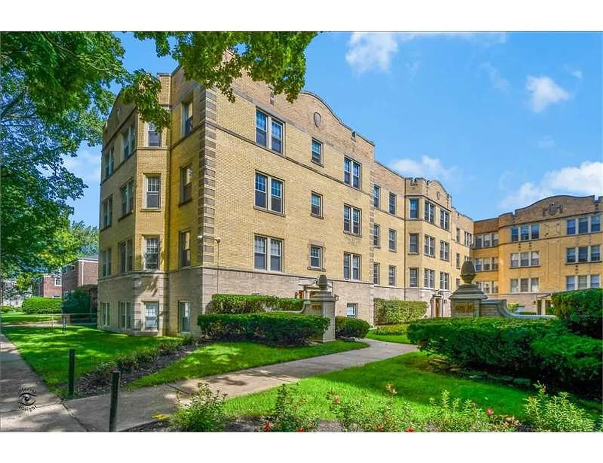 Building Photo - 6031-6043 N Paulina St