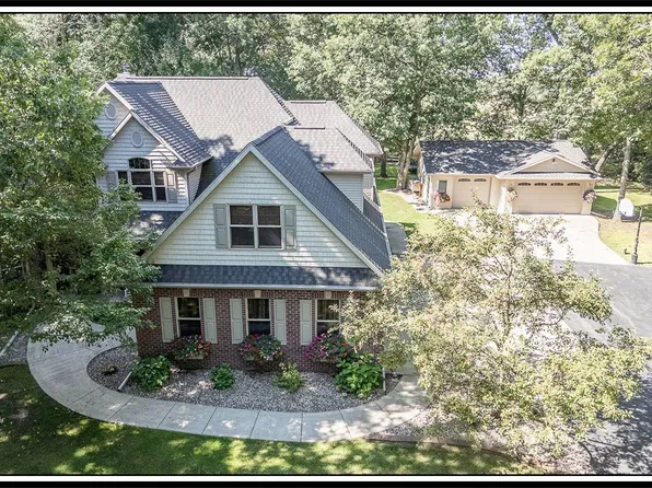 N3839 Woodfield Ln, New London, WI 54961