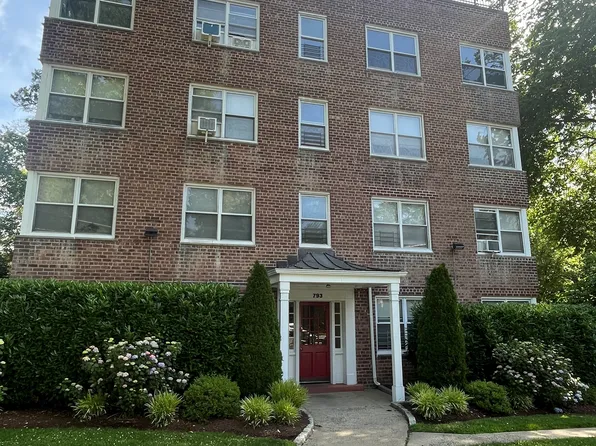 793 Palmer Rd APT 2F, Bronxville, NY 10708