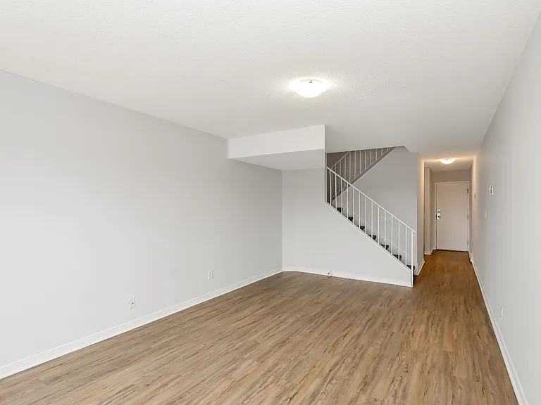 12 Colborne St E — Photo 8