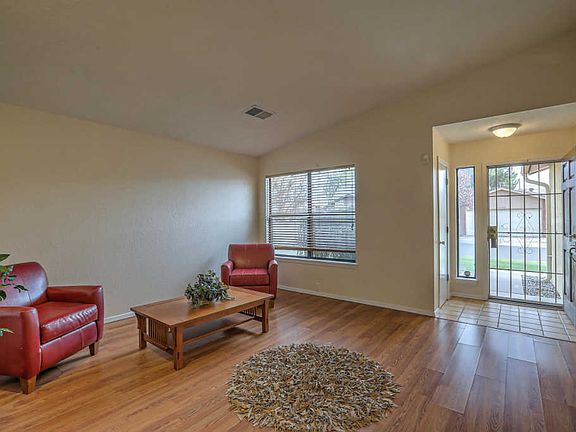 5th image of 10501 Lagrange Park Dr NE