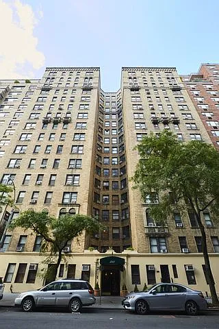 311 E 72nd St #1G — Photo 9