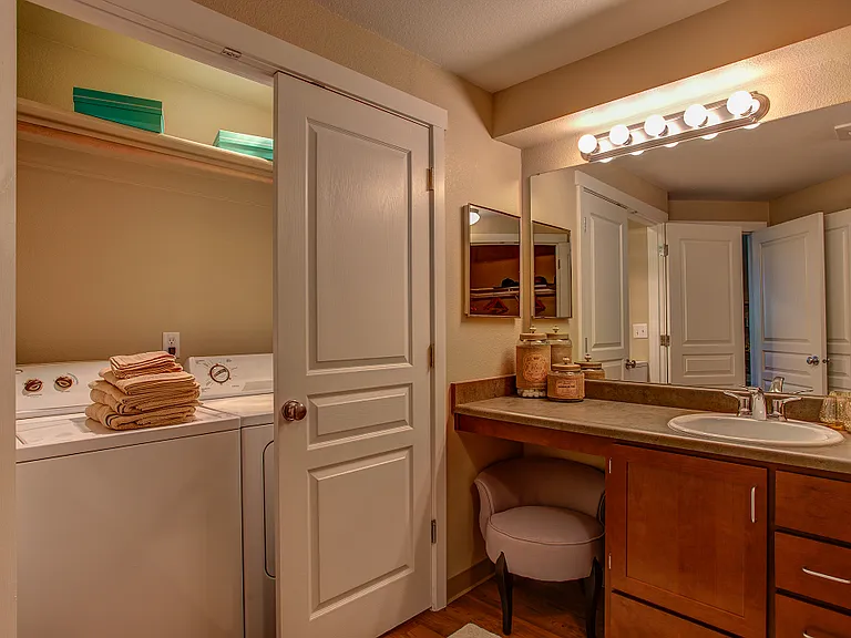 Commons at Avalon Park Apartments — Photo 23