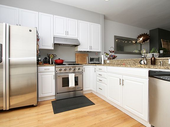 5th image of 660 N Peoria St #B