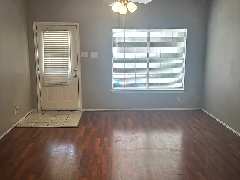 1823 Garys Park — Photo 4