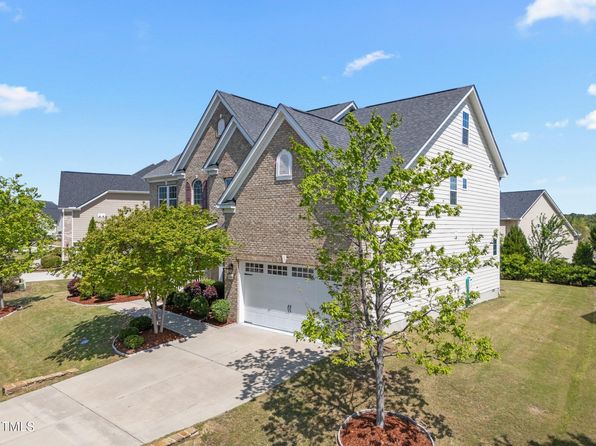 316 Hilliard Forest Dr, Cary, NC 27519