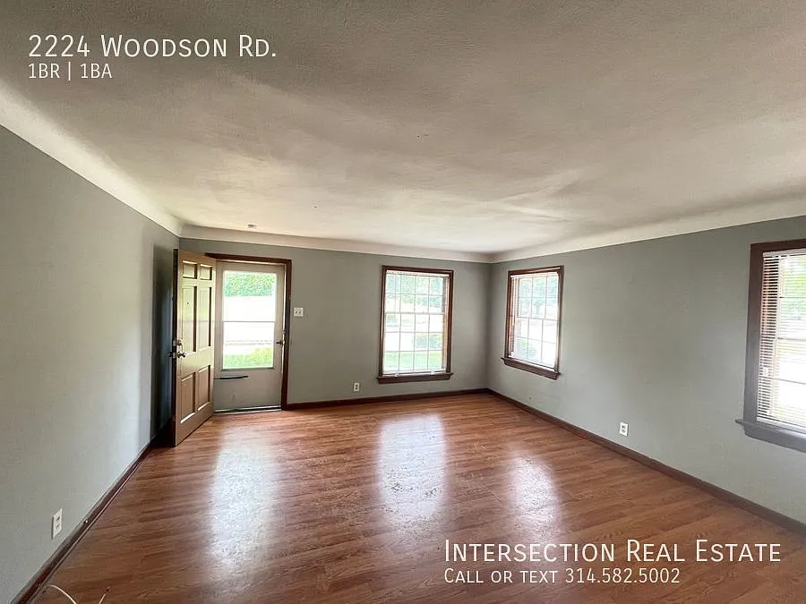 Renovated 1 Bed/1Bath Overland Duplex Apt with Private Basement — Photo 4