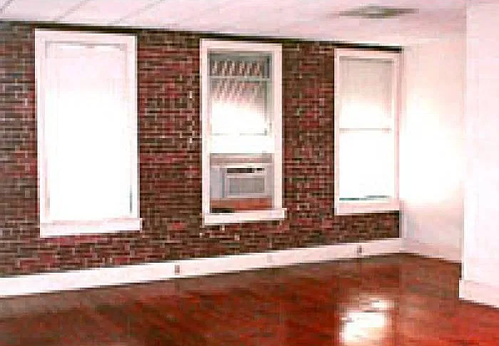 25 N Pleasant St — Photo 4