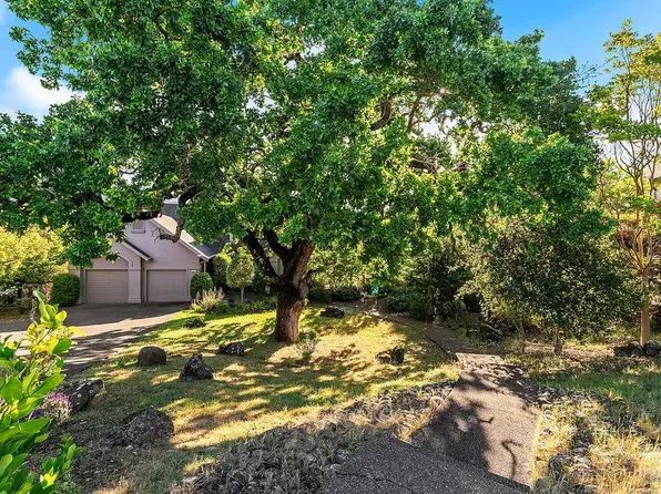 6271 Meadowstone Drive, Santa Rosa, CA 95409