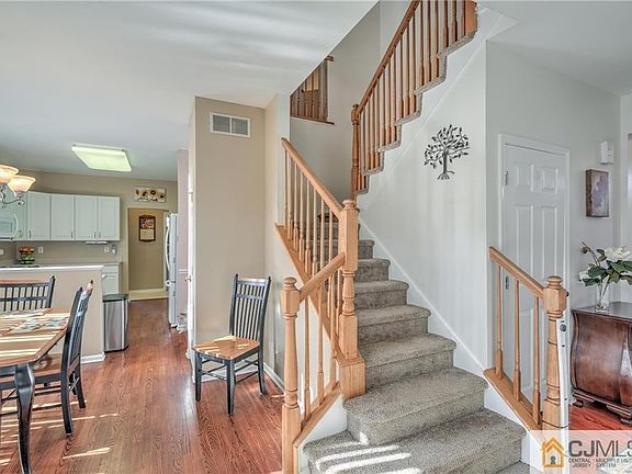 3rd image of 3 Edinburg Cir